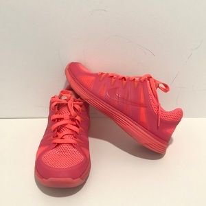 Highlighter Pink Nike Lunarlon